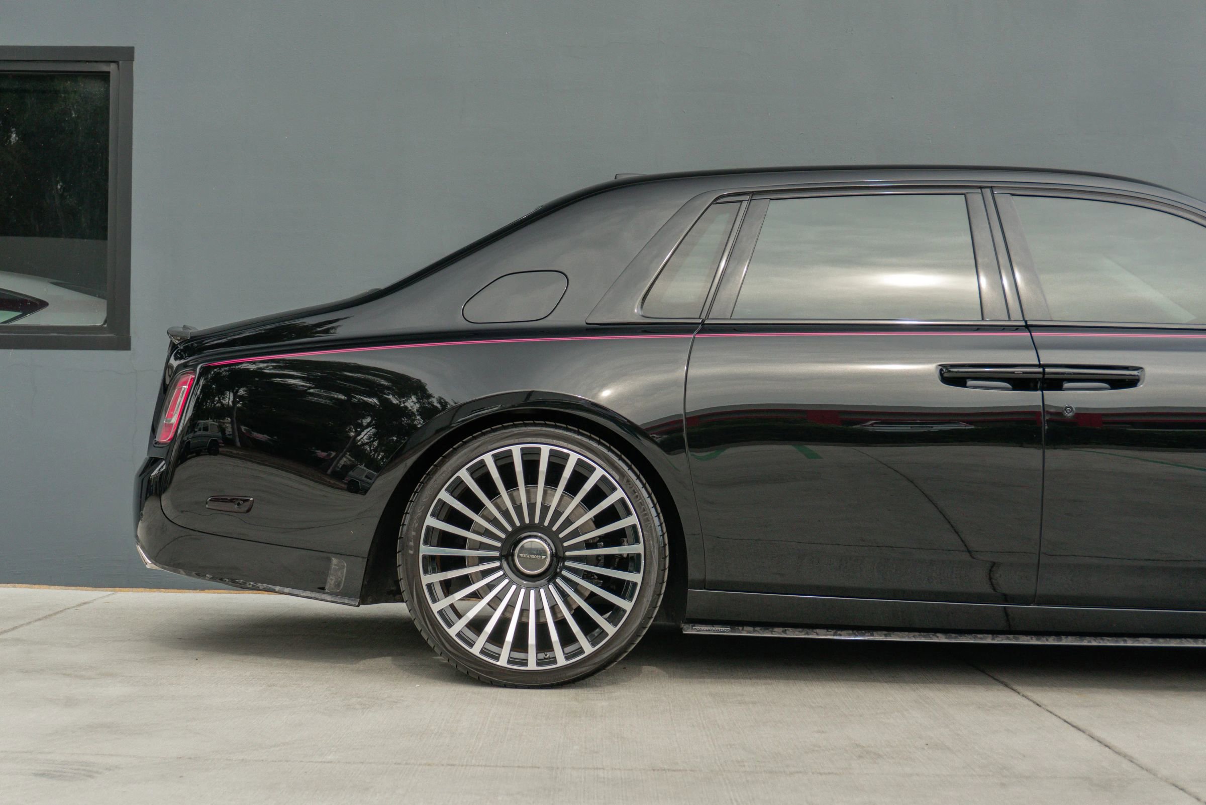 Used 2023 Rolls-Royce Phantom Sedan image 33