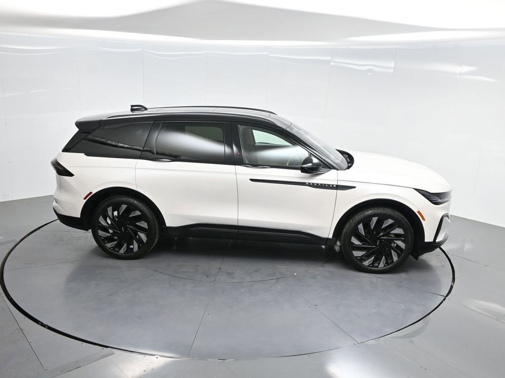 Used 2025 Lincoln Nautilus Reserve w/ Jet Appearance Package image 44