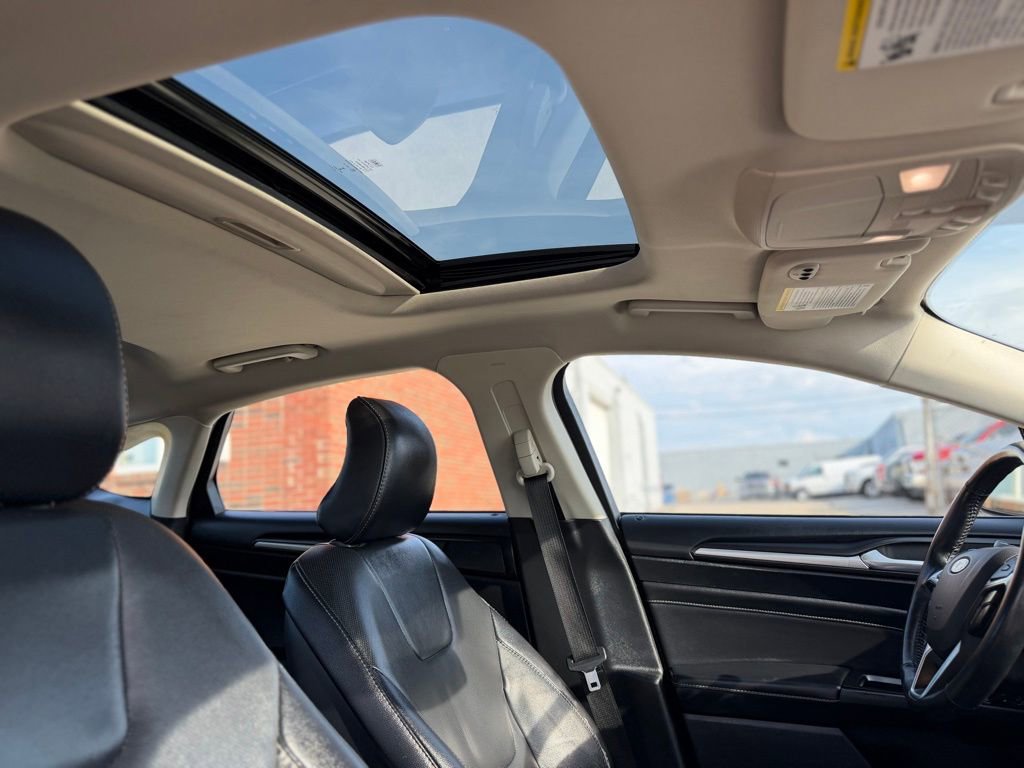 Used 2018 Ford Fusion Titanium AWD/4WD image 16