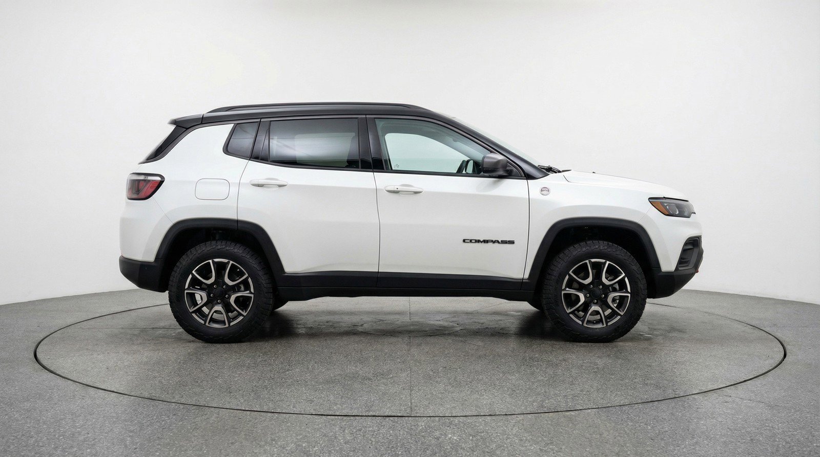 Used 2025 Jeep Compass Trailhawk image 11