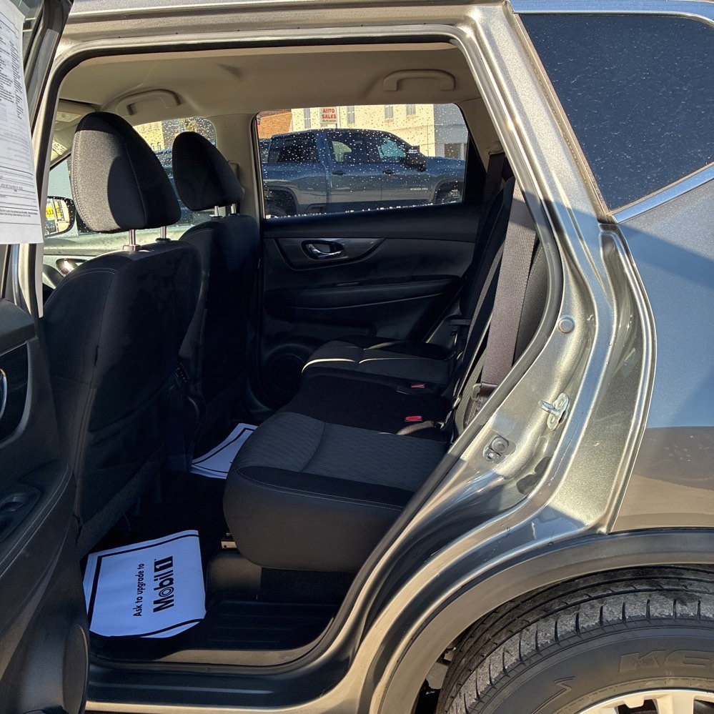 Used 2017 Nissan Rogue SV w/ SV Premium Package image 17