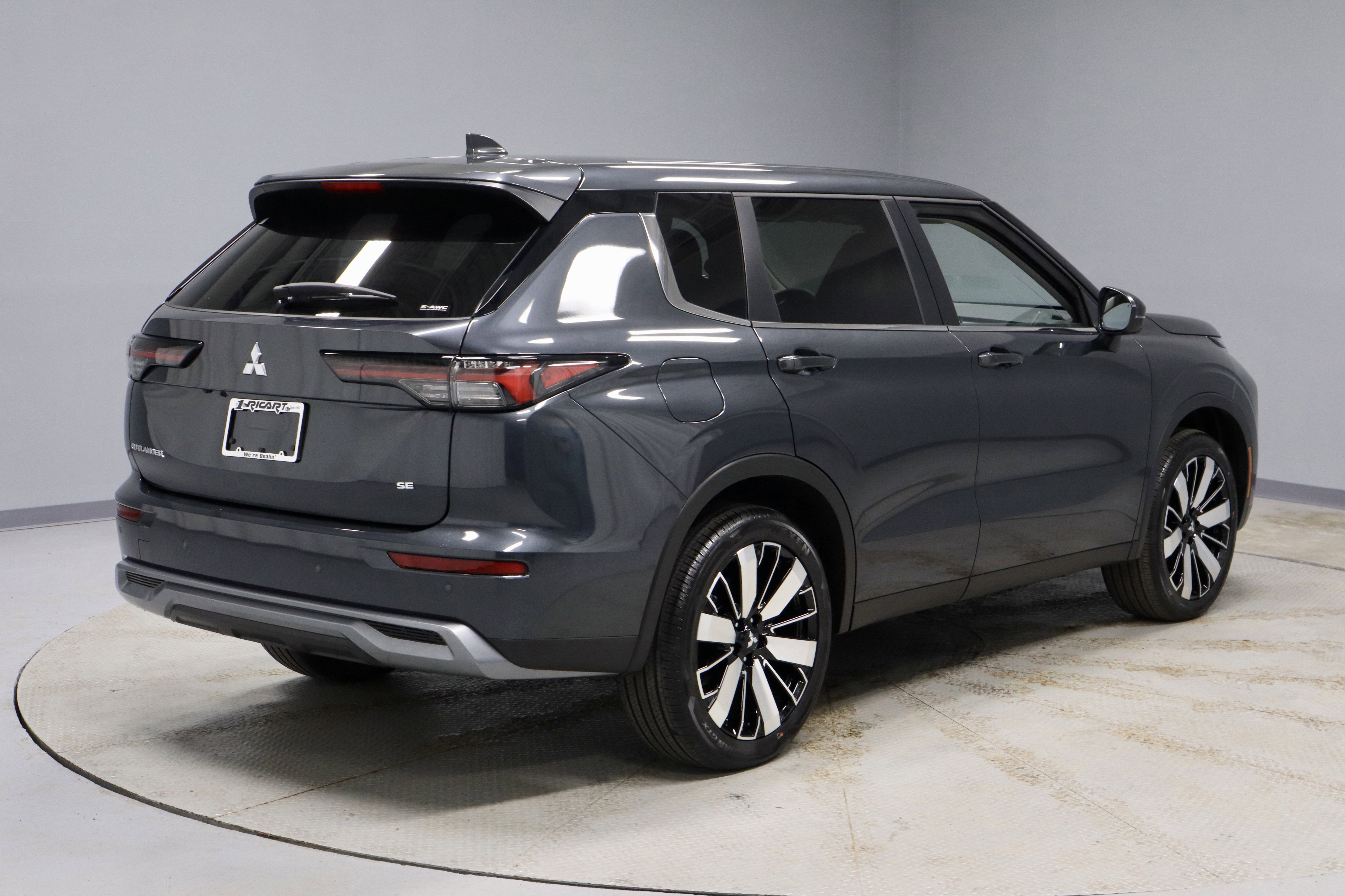 New 2026 Mitsubishi Outlander SE image 9