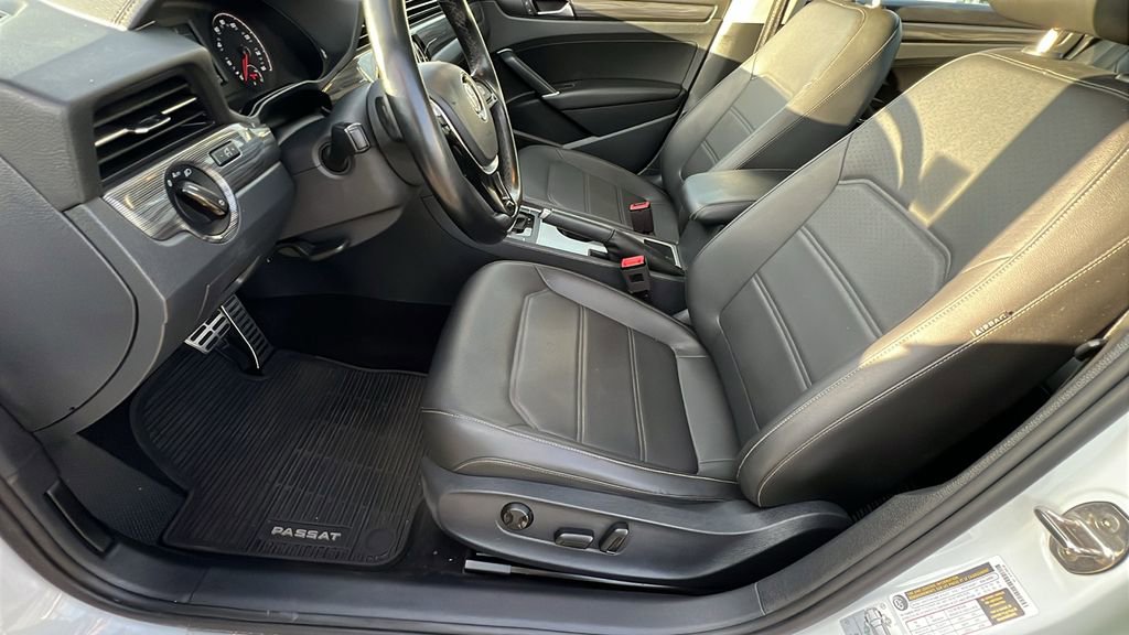 Used 2020 Volkswagen Passat 2.0T R-Line image 13