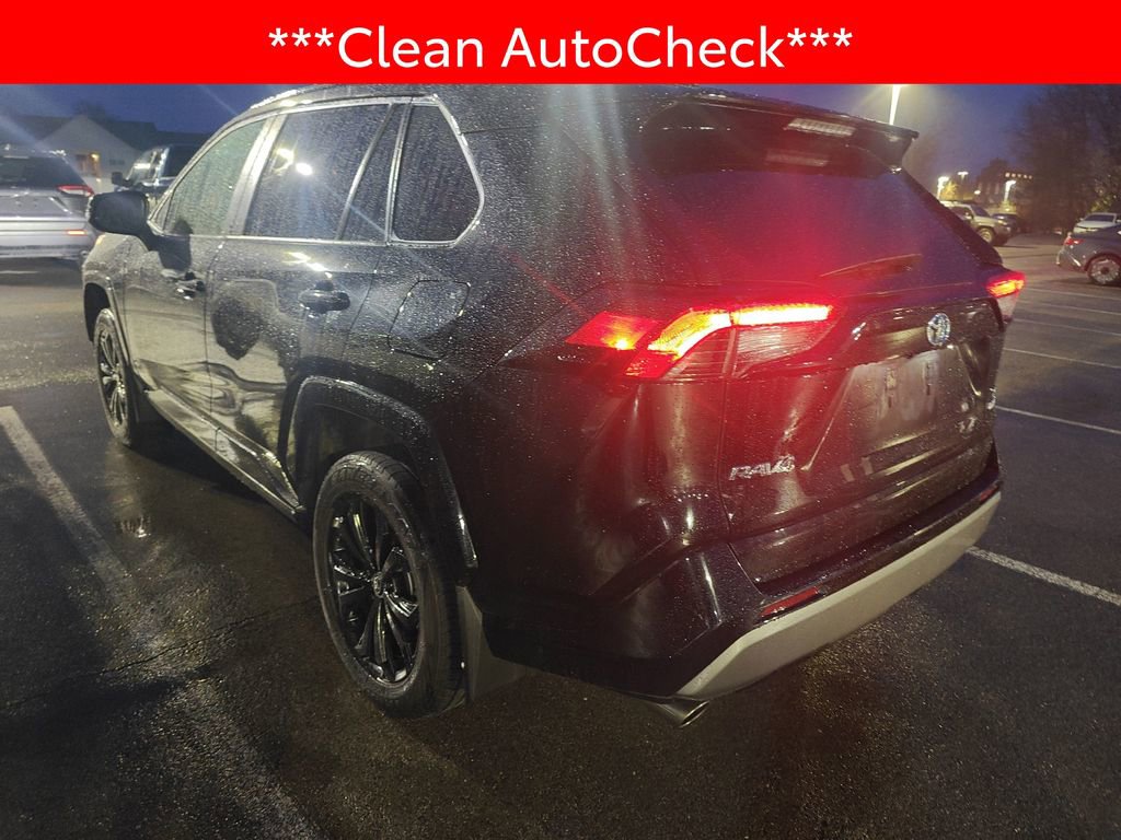 Used 2022 Toyota RAV4 SE w/ Convenience Package image 4