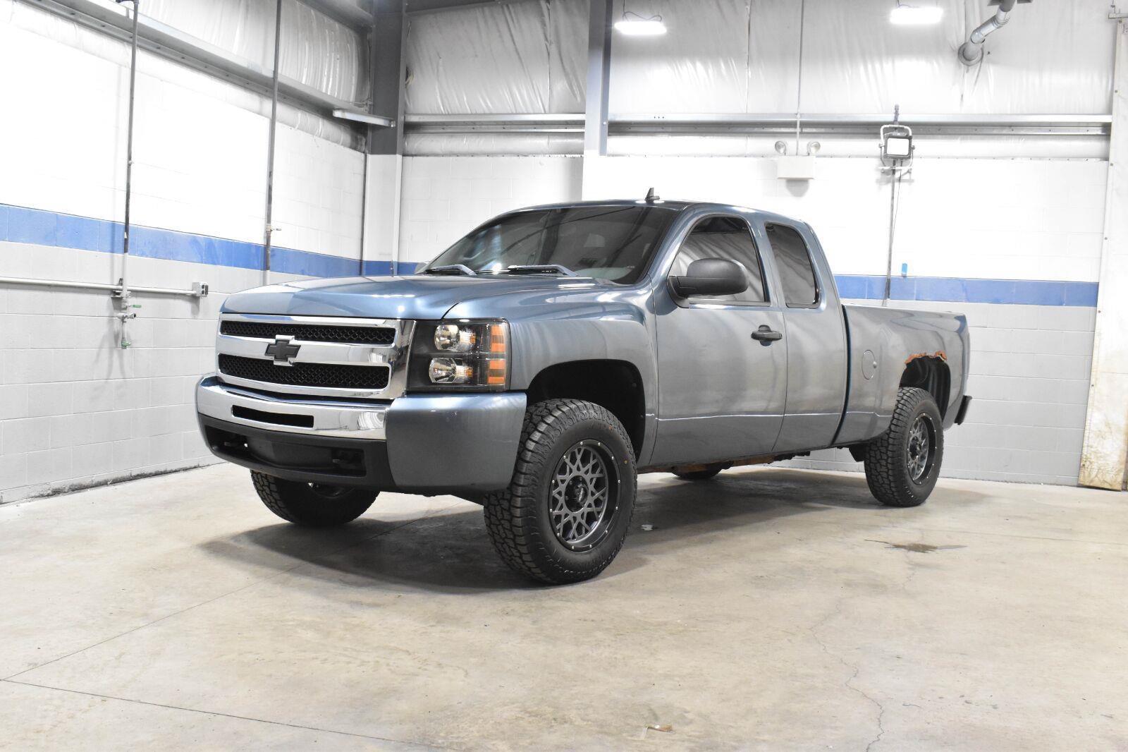 Used 2011 Chevrolet Silverado 1500 LS RWD image 2