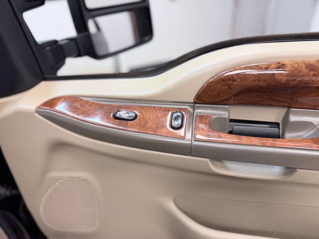 Used 2001 Ford Excursion Limited image 29