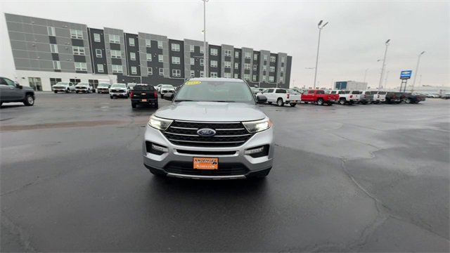 Used 2020 Ford Explorer XLT w/ Equipment Group 202A image 3