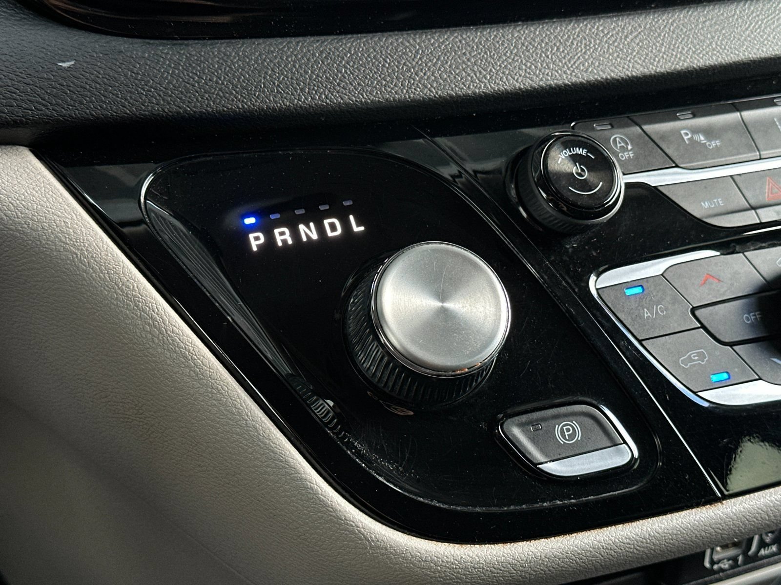 Used 2023 Chrysler Pacifica Touring-L FWD image 20