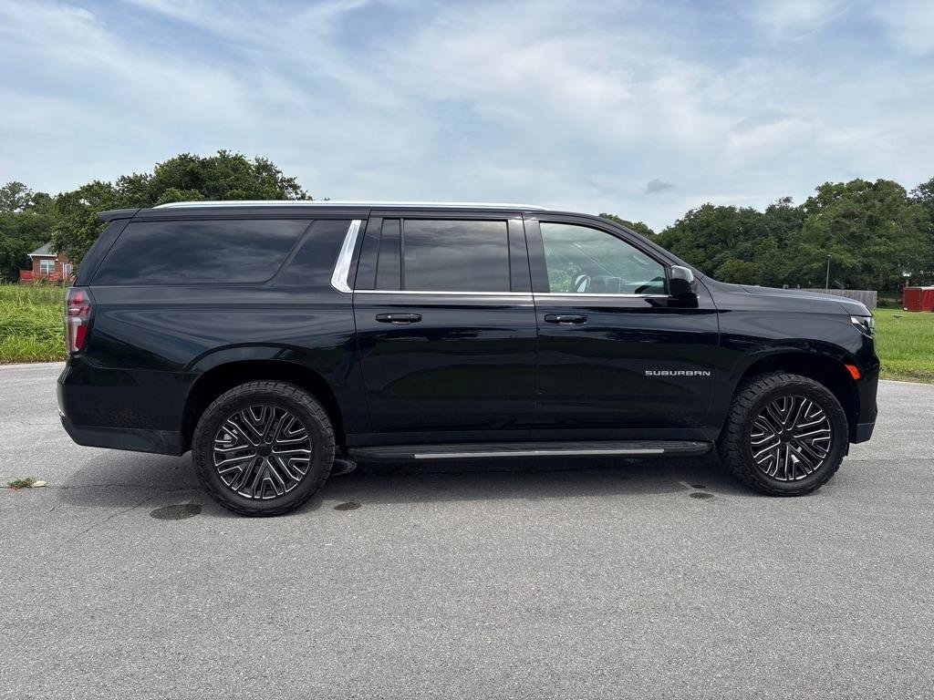 Used 2021 Chevrolet Suburban LT AWD/4WD image 8