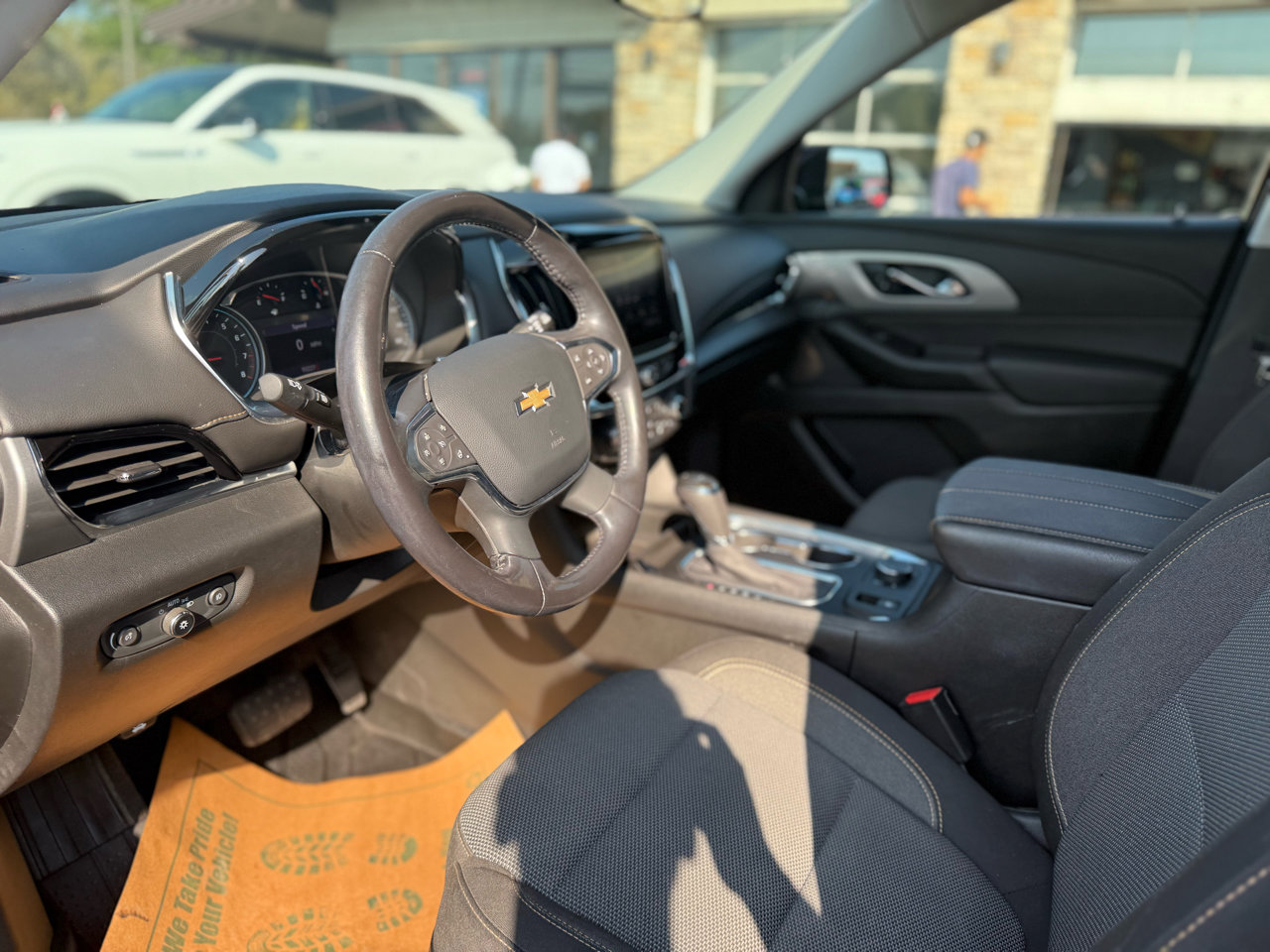 Used 2020 Chevrolet Traverse LT image 15