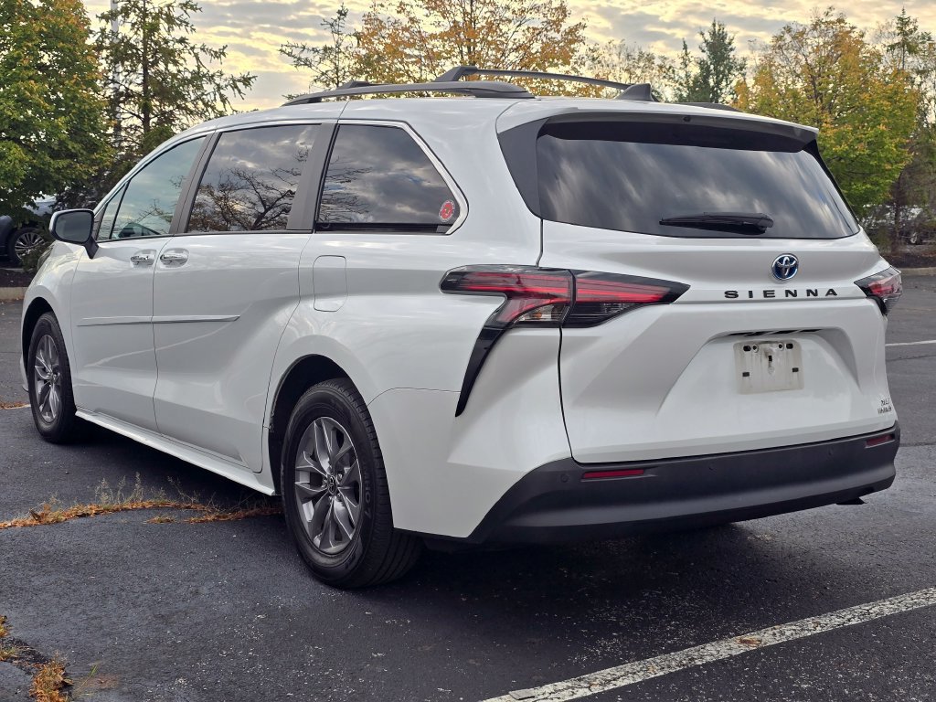 Certified 2022 Toyota Sienna XLE w/ XLE Plus Package FWD image 6