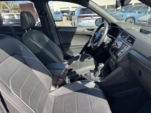 Used 2022 Volkswagen Tiguan SEL R-Line AWD/4WD image 32