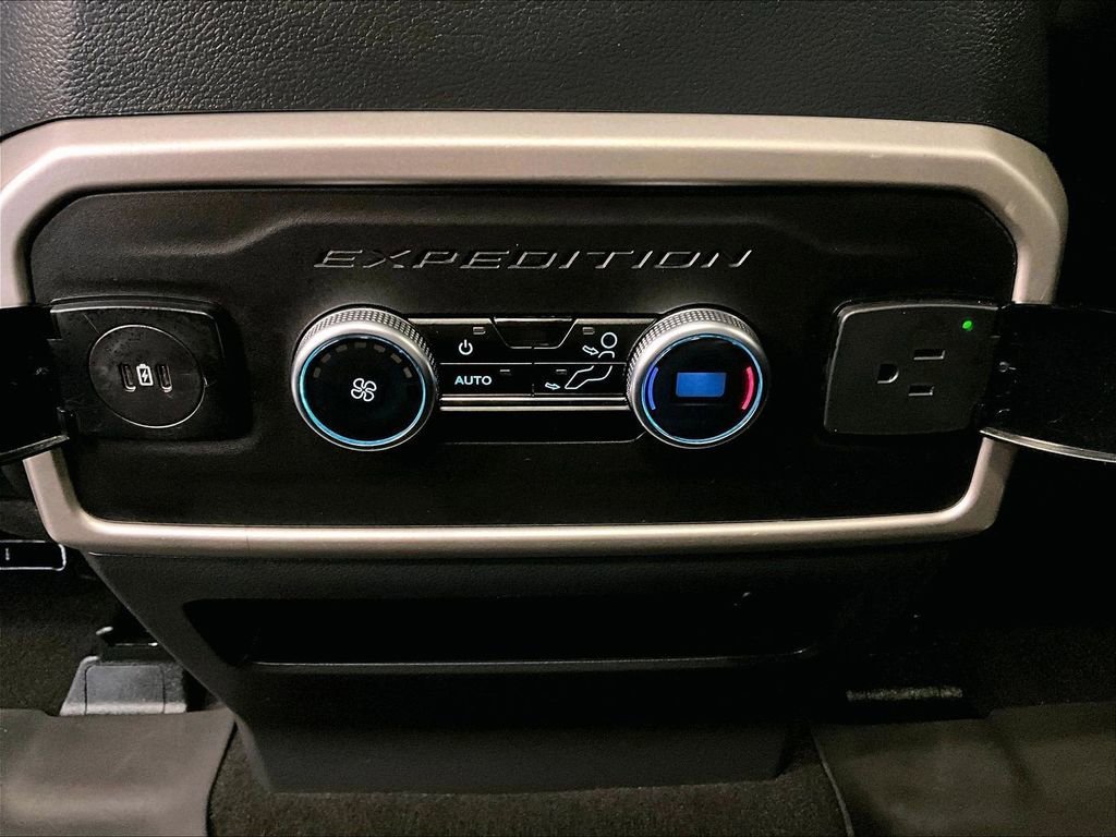 Used 2024 Ford Expedition XLT AWD/4WD image 27
