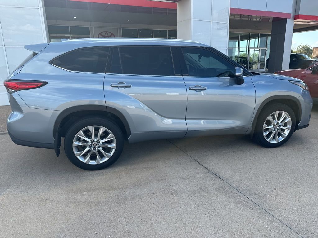 Used 2023 Toyota Highlander Limited image 8