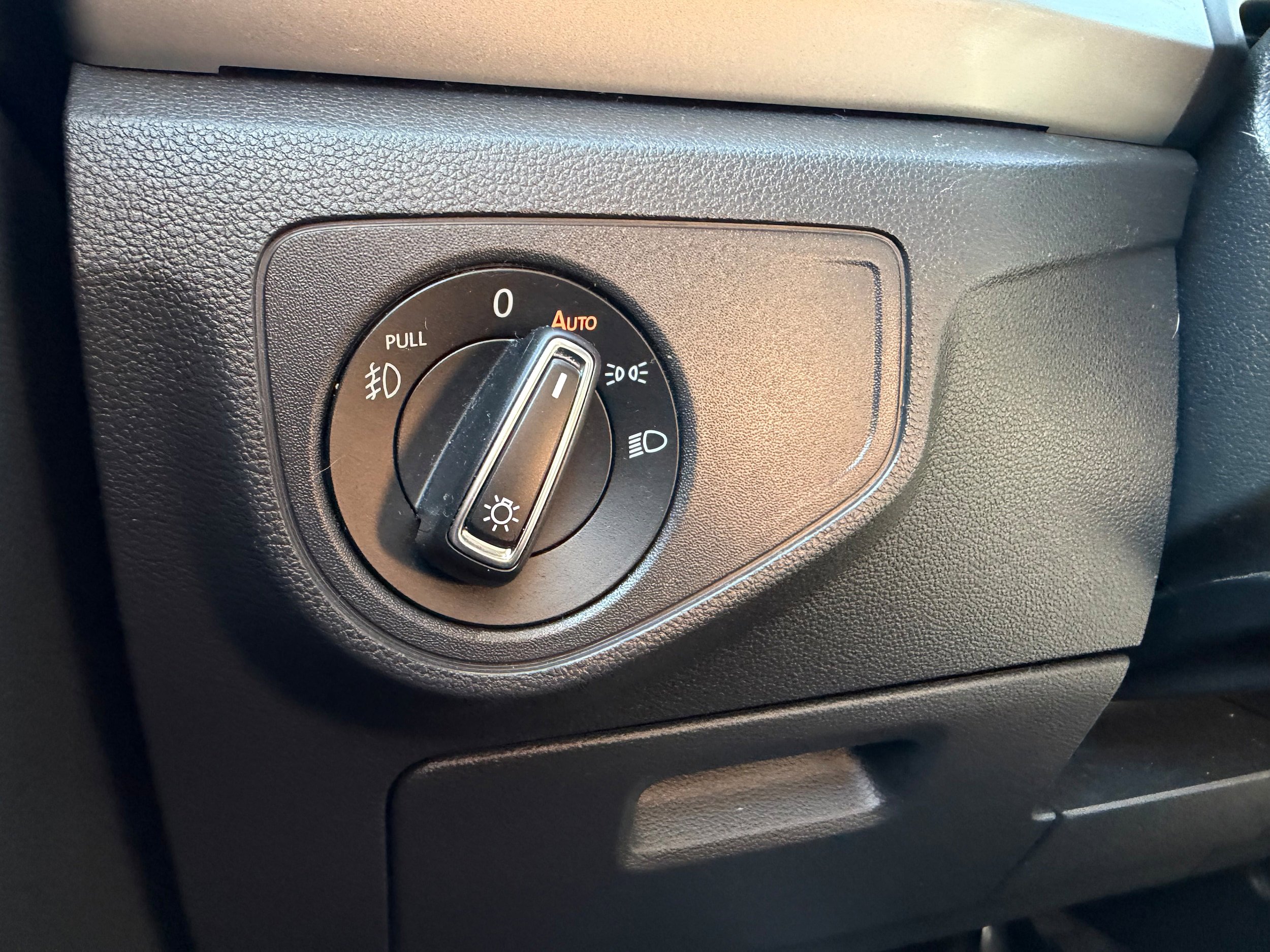 Used 2018 Volkswagen Atlas SE FWD image 23