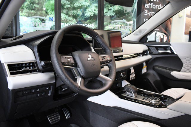 New 2026 Mitsubishi Outlander SEL AWD/4WD image 33