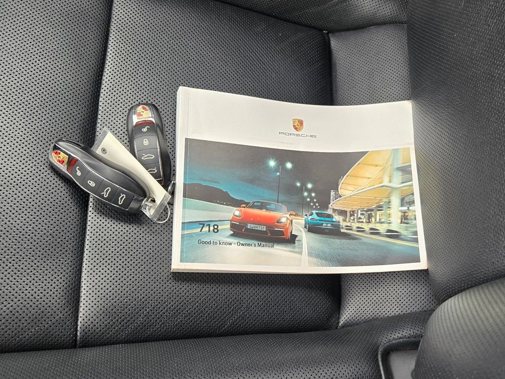 Used 2019 Porsche 718 Boxster RWD image 11