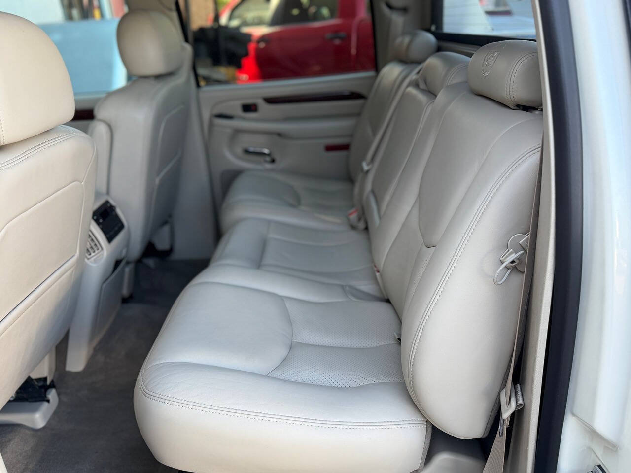 Used 2005 Cadillac Escalade EXT AWD/4WD image 35
