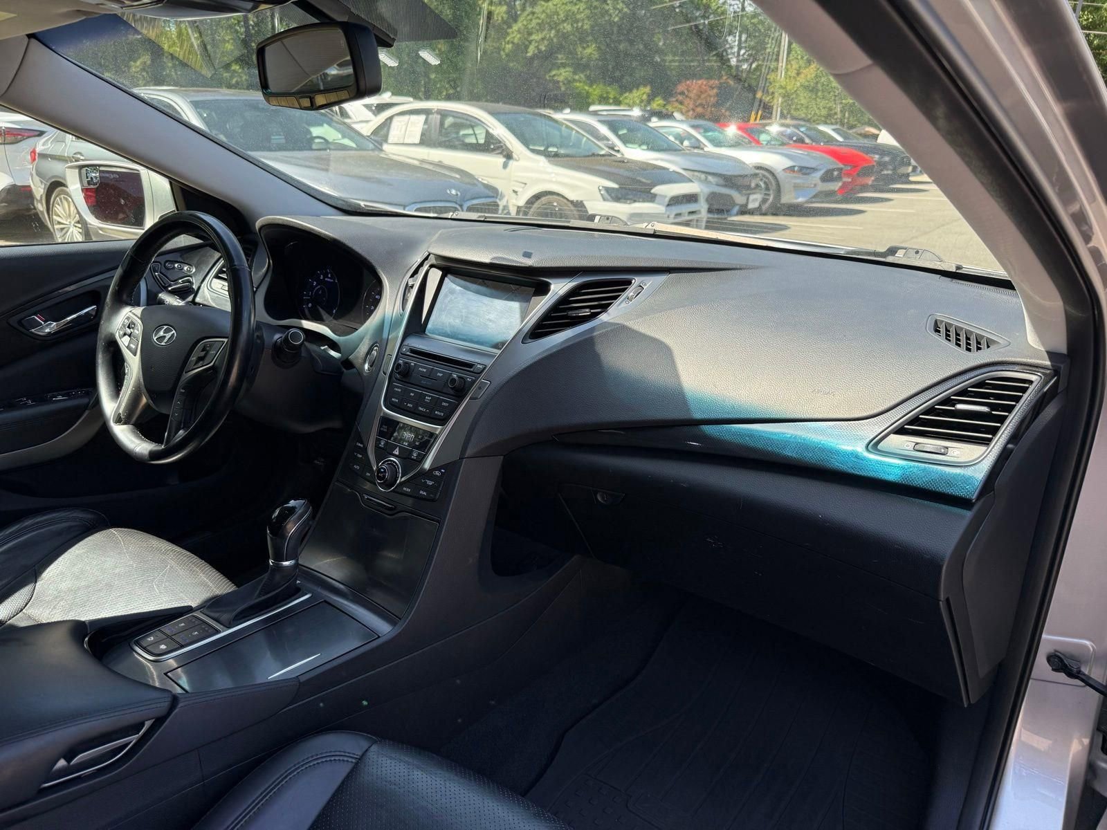 Used 2014 Hyundai Azera Limited w/ Option Group 02 FWD image 24