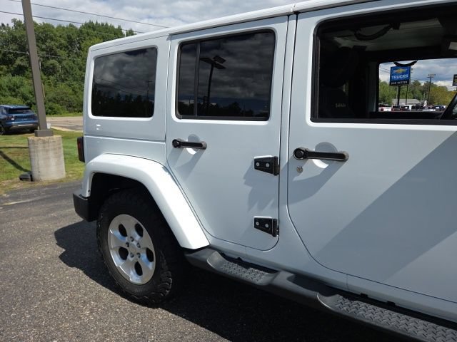 Used 2015 Jeep Wrangler Unlimited Sahara w/ Connectivity Group AWD/4WD image 27