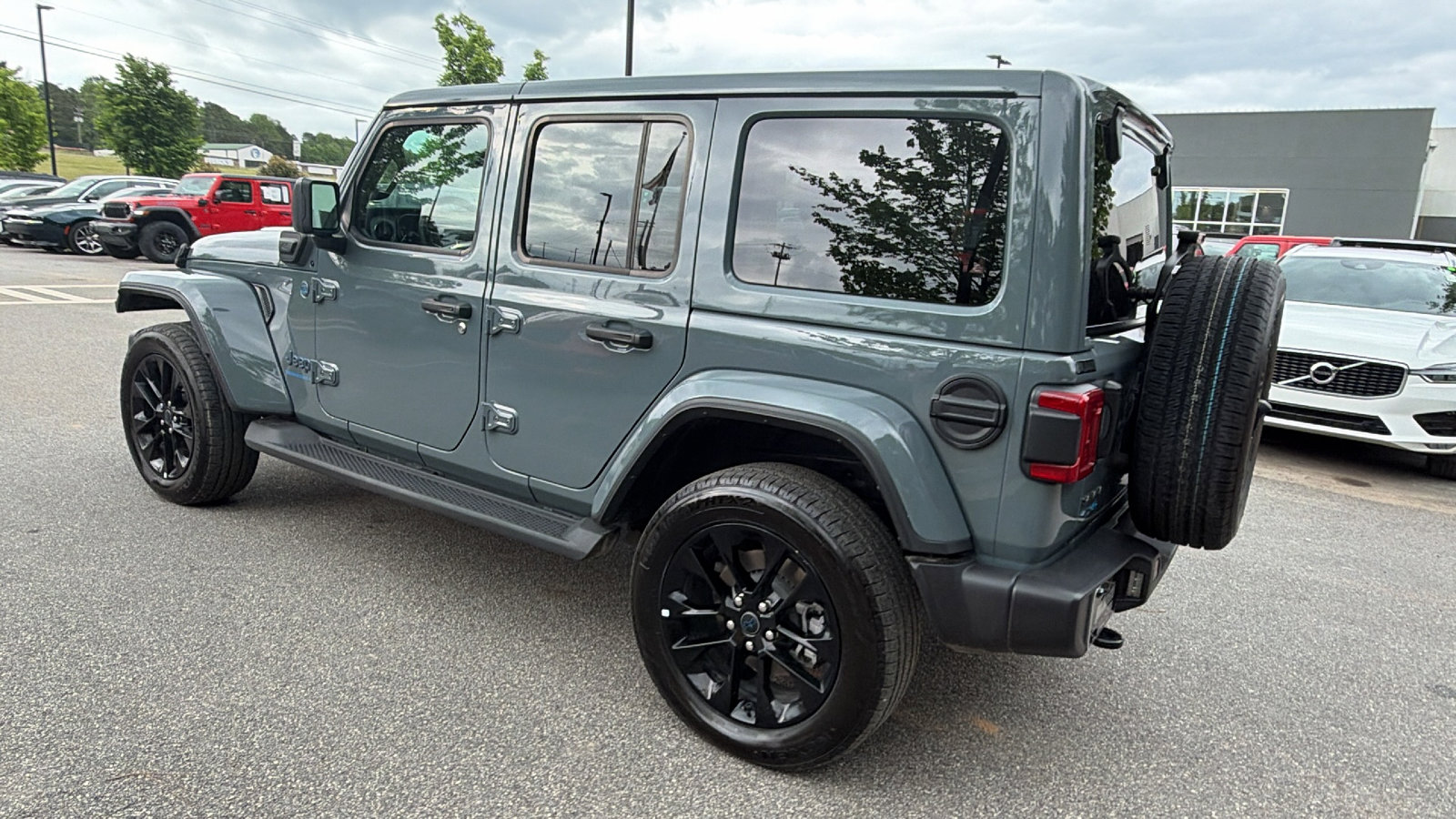 Used 2025 Jeep Wrangler Unlimited Sahara AWD/4WD image 10