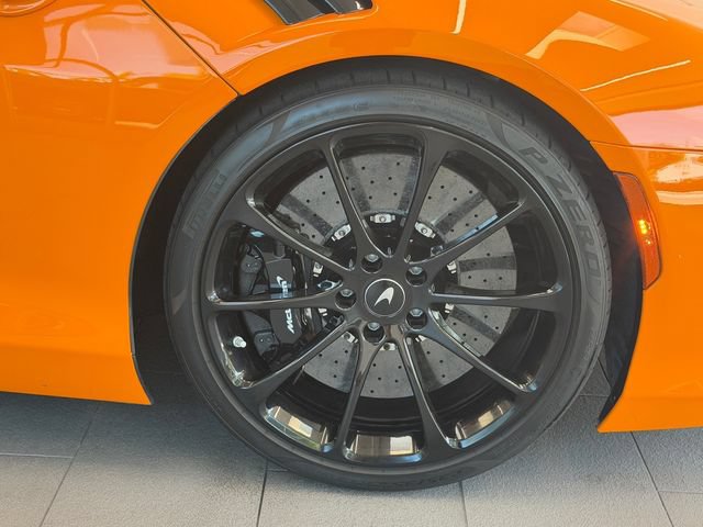 Used 2023 McLaren Artura RWD image 9