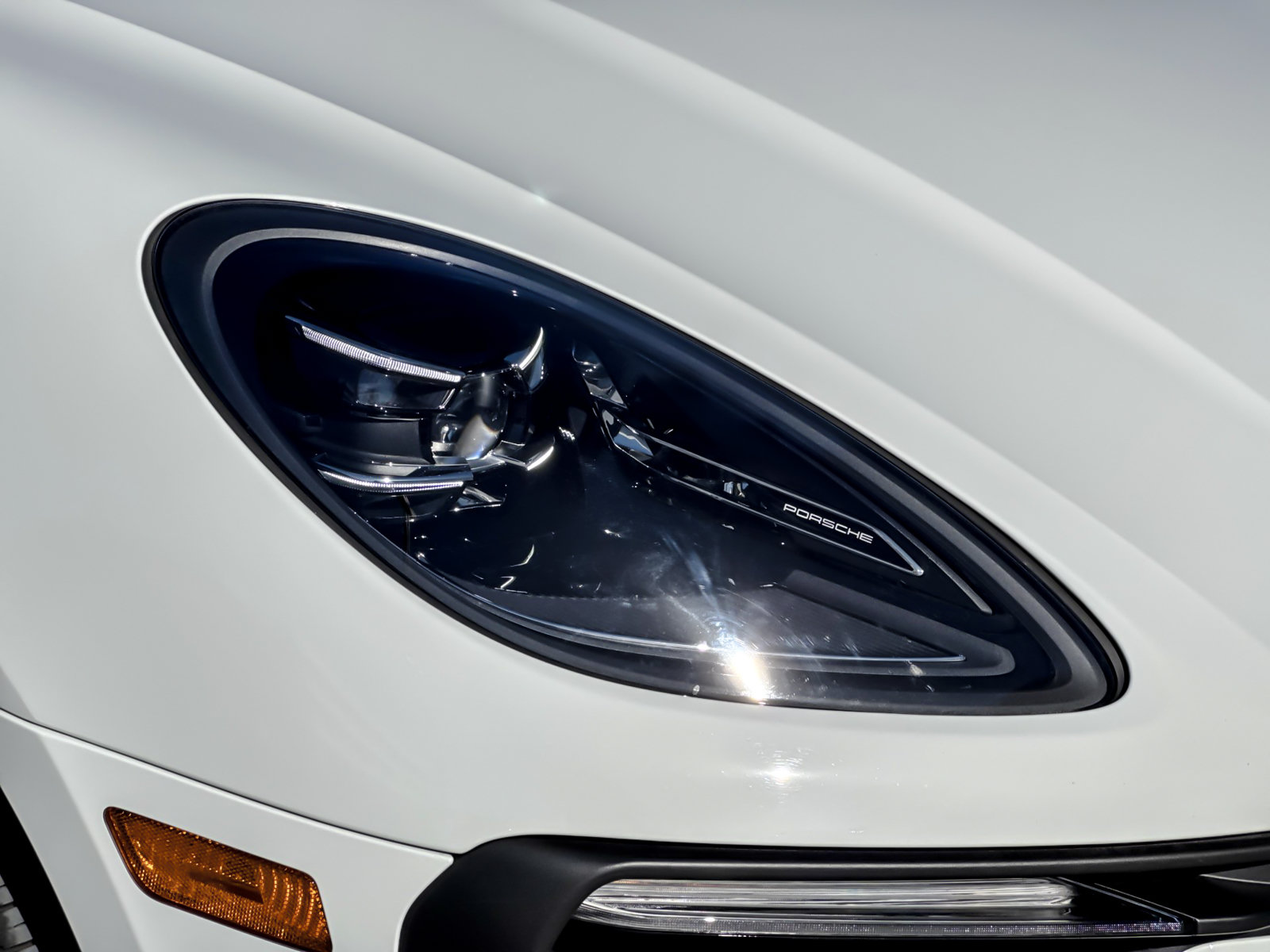 Certified 2026 Porsche Macan AWD/4WD image 32