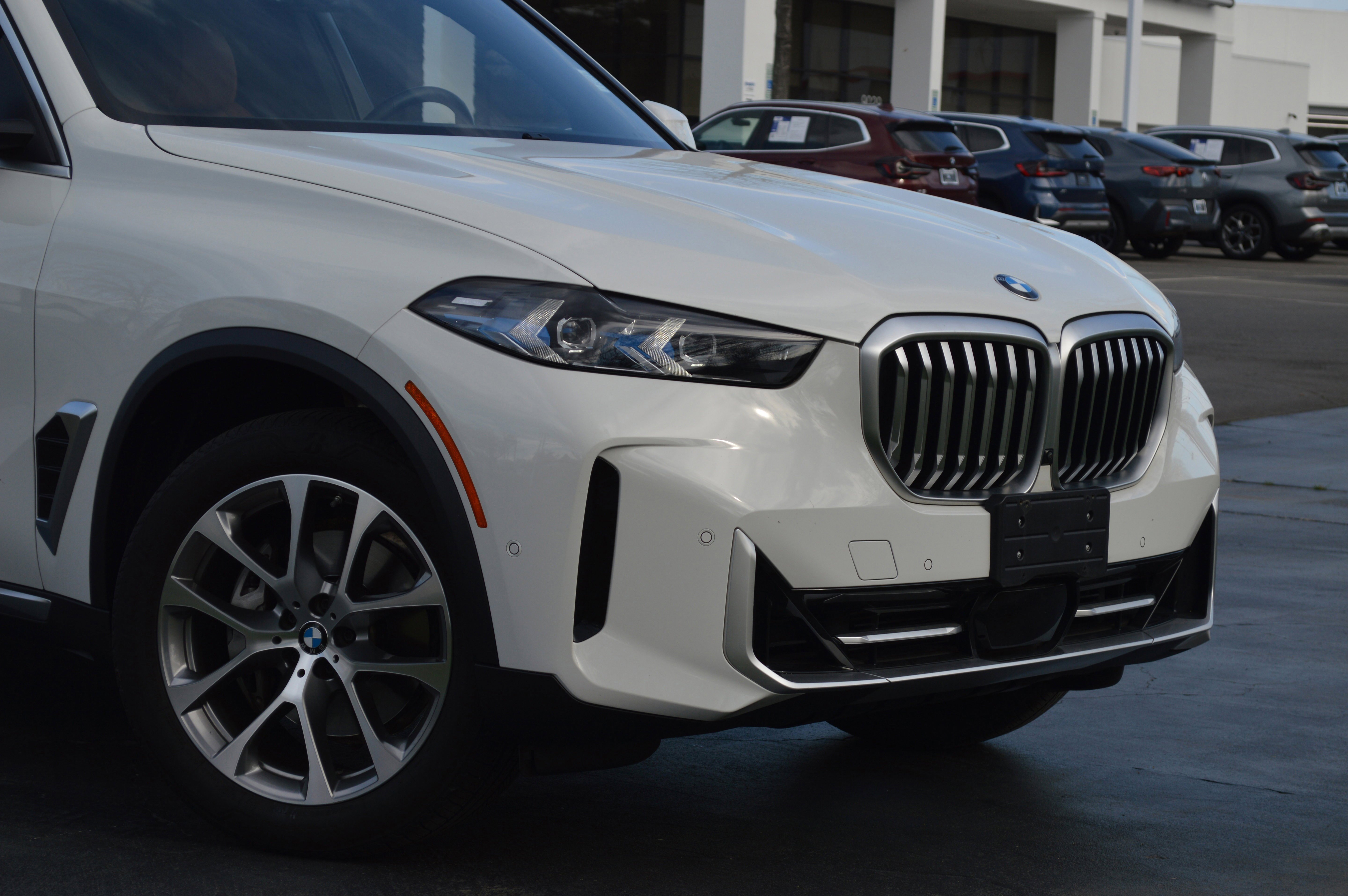 Certified 2024 BMW X5 xDrive40i w/ Premium Package image 2