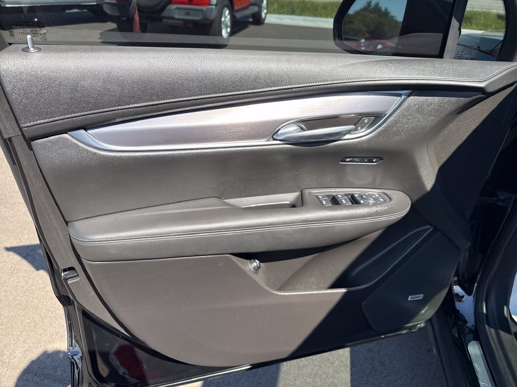 Used 2023 Cadillac XT6 Luxury AWD/4WD image 10