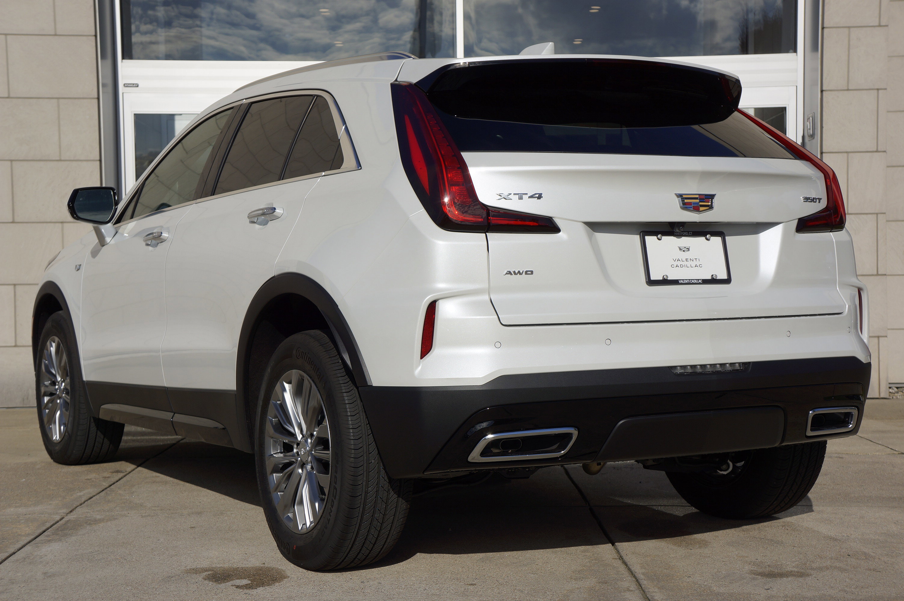 Used 2024 Cadillac XT4 Premium Luxury image 9