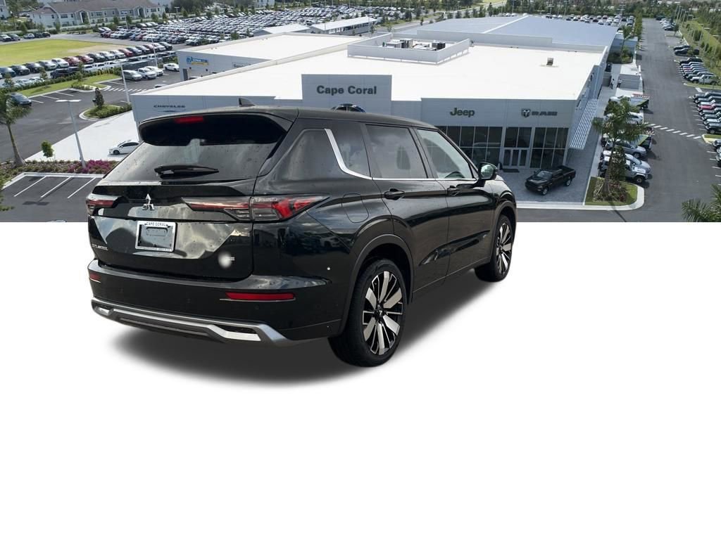 Used 2025 Mitsubishi Outlander SE image 14