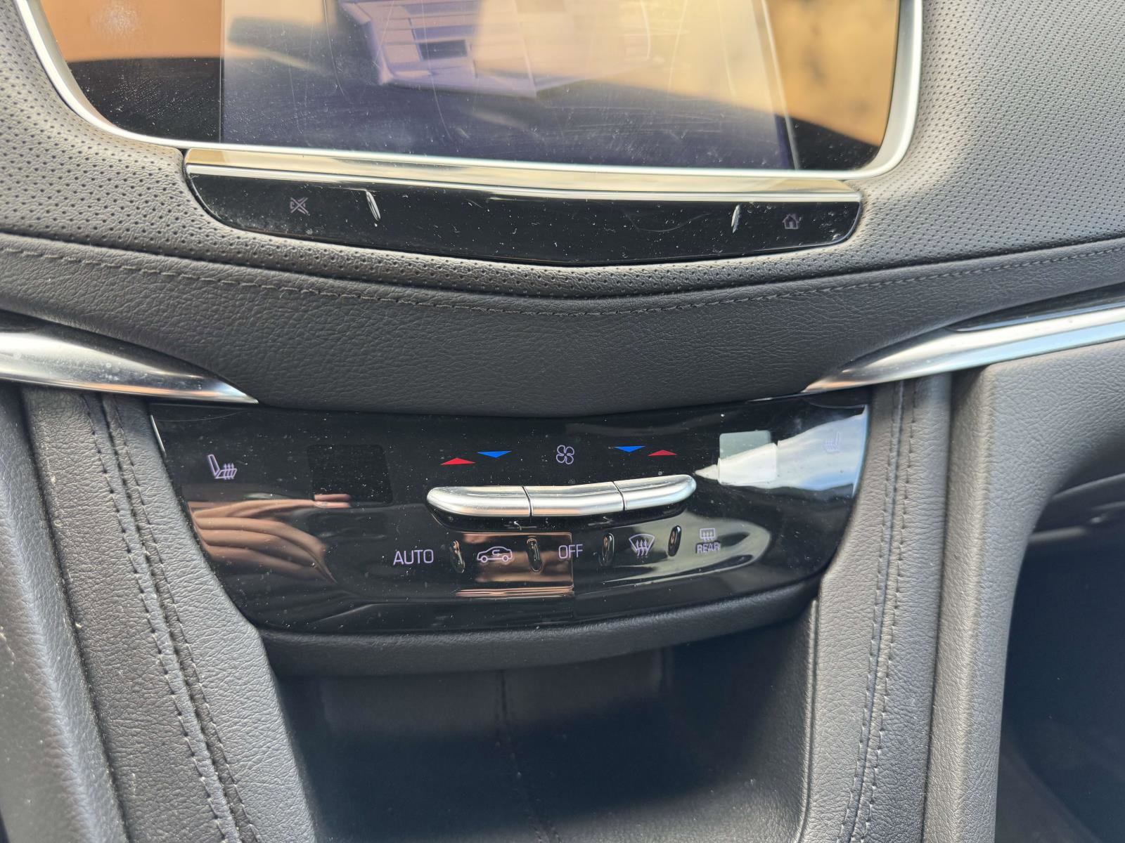 Certified 2022 Cadillac XT5 Premium Luxury image 12