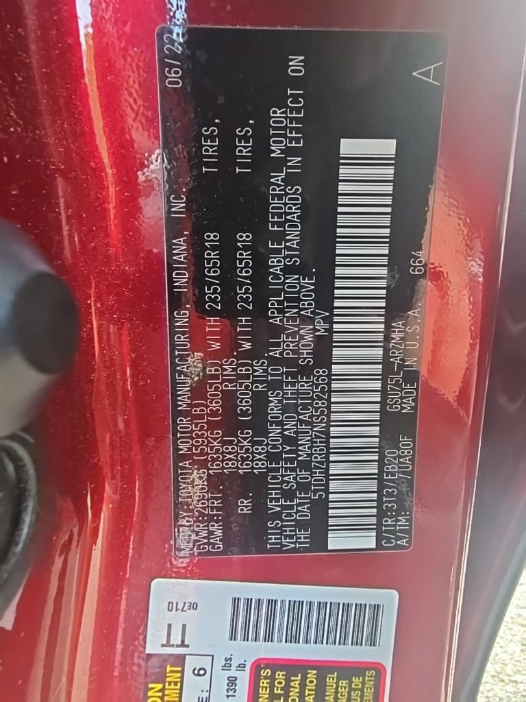 Used 2022 Toyota Highlander XLE AWD/4WD image 14