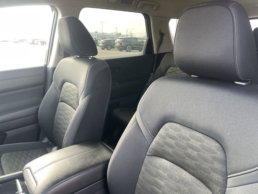 Used 2025 Nissan Pathfinder SV image 16