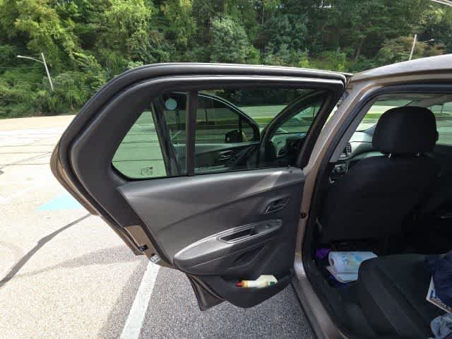 Used 2018 Chevrolet Trax LS FWD image 15