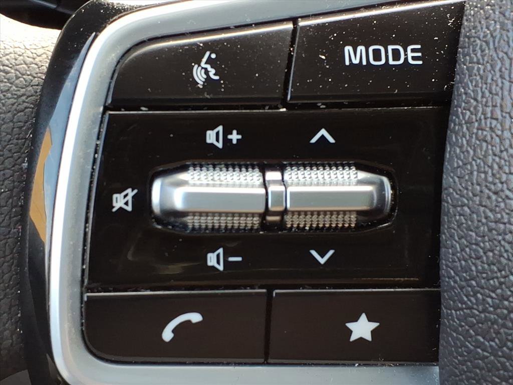 Used 2024 Kia Carnival LX image 29