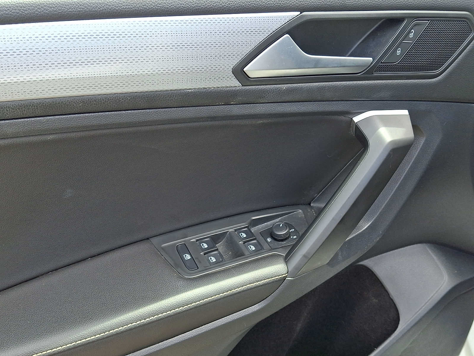 Used 2024 Volkswagen Tiguan S AWD/4WD image 12