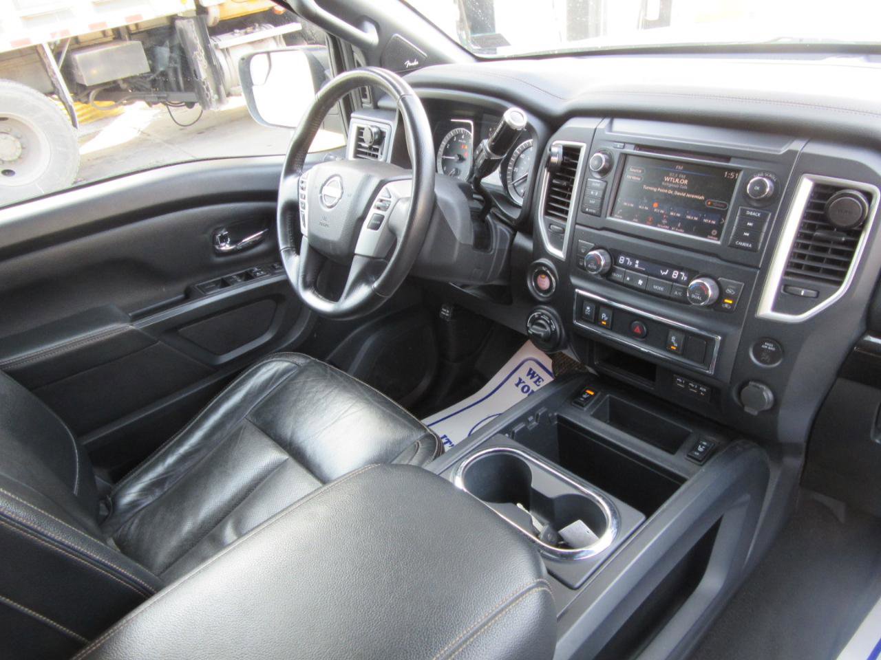Used 2019 Nissan Titan SL w/ Midnight Edition image 13