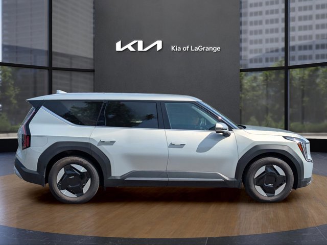 Used 2024 Kia EV9 Light Long Range image 4