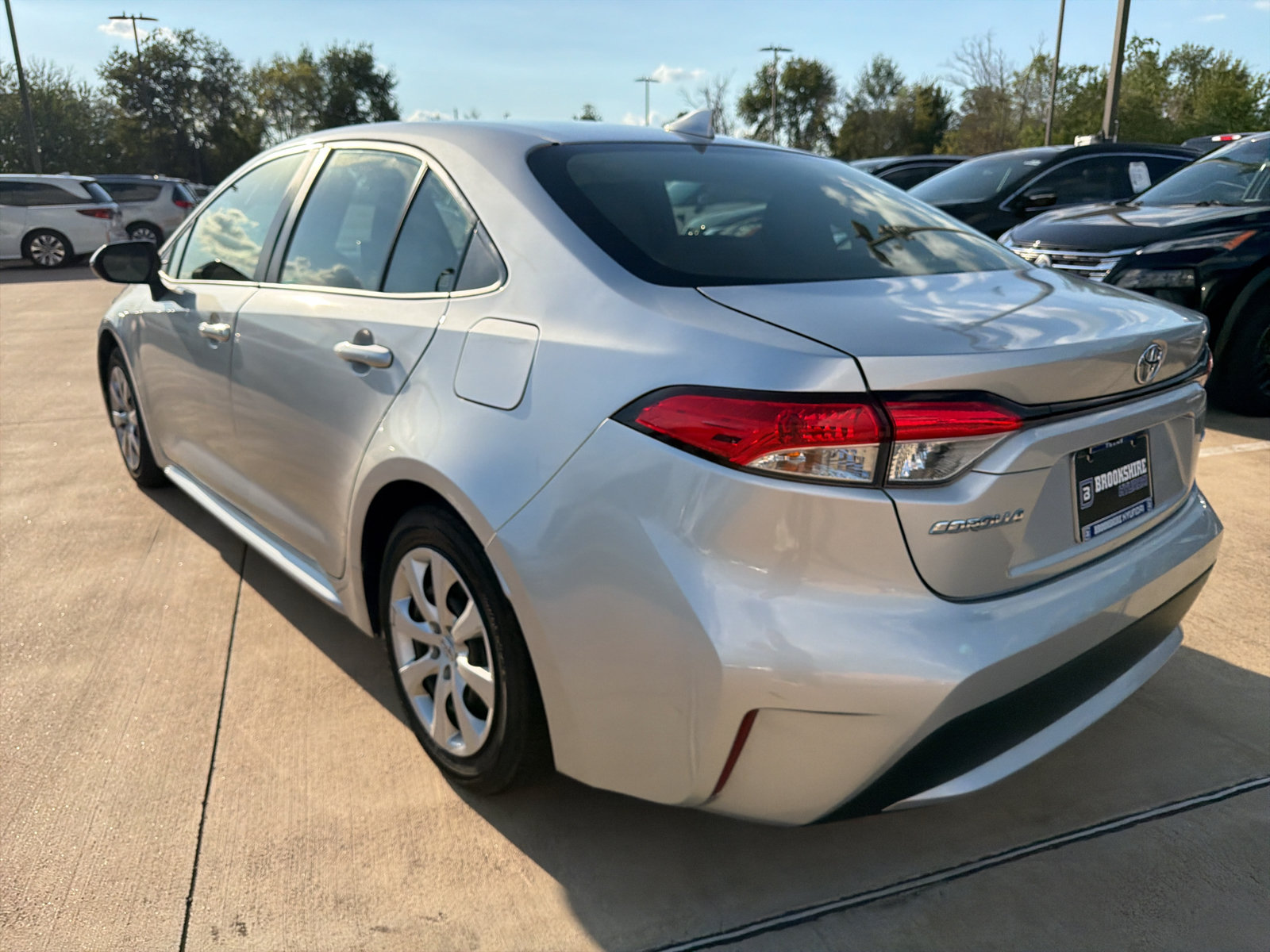 Used 2020 Toyota Corolla LE FWD image 7