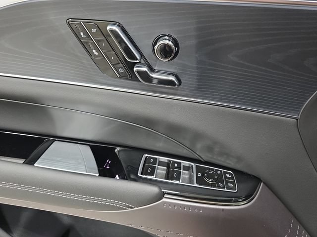 New 2026 Cadillac Lyriq Luxury w/ LPO, Floor Liner Package AWD/4WD image 25