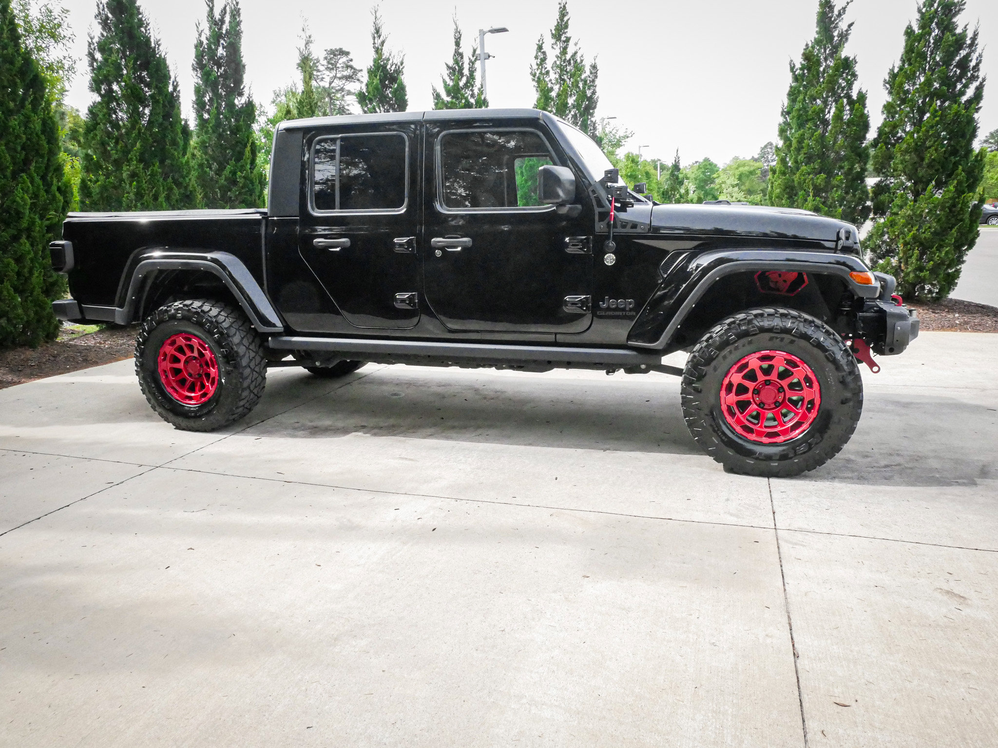Used 2021 Jeep Gladiator Sport image 11