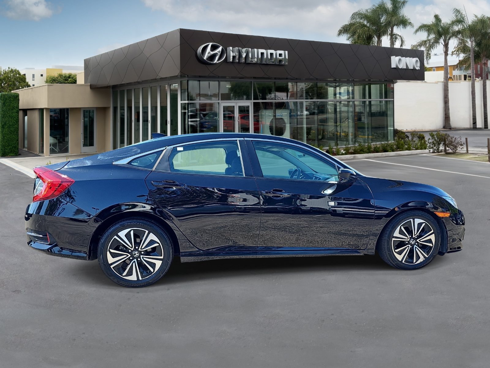 Used 2017 Honda Civic EX-T image 2