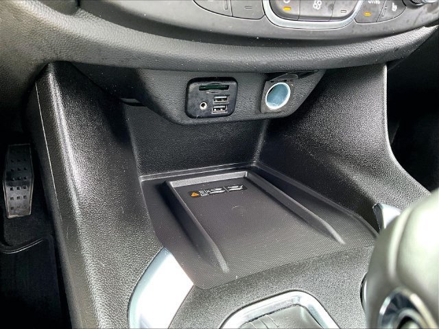 Used 2023 Chevrolet Traverse LT w/ LT Premium Package AWD/4WD image 32