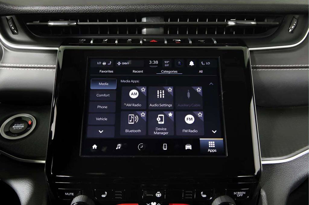 Used 2024 Jeep Grand Cherokee Altitude image 9