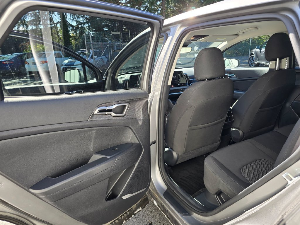 Used 2023 Kia Sportage LX AWD/4WD image 9