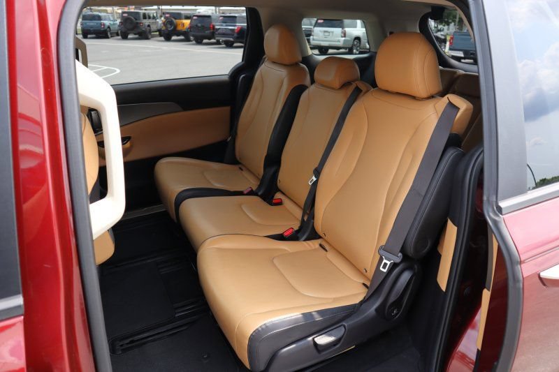 Used 2022 Kia Carnival LX FWD image 14