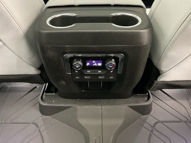 New 2026 Chevrolet Suburban Premier image 30