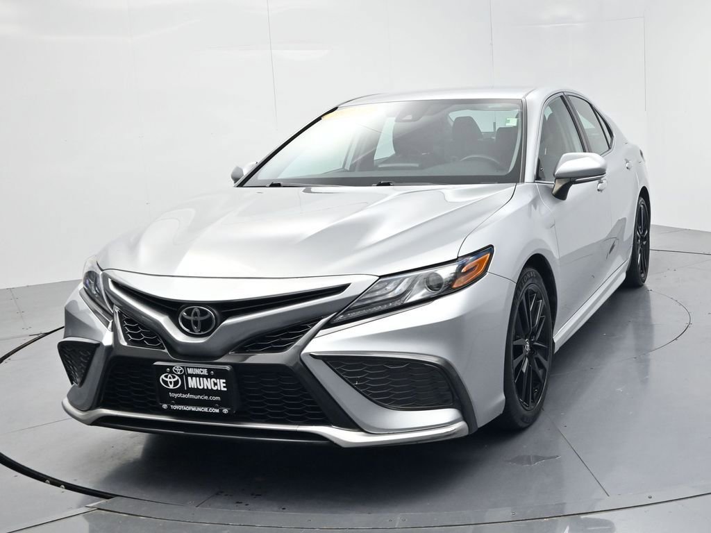 Used 2021 Toyota Camry XSE FWD image 3