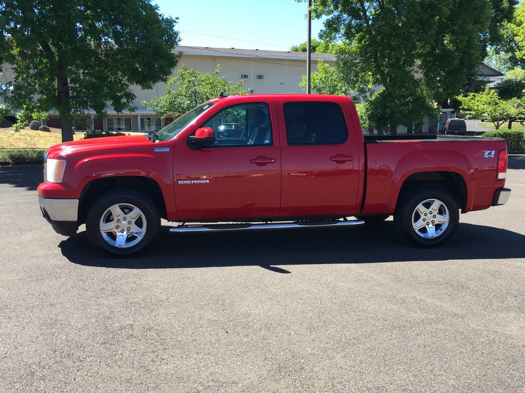 Used 2013 GMC Sierra 1500 SLT w/ All-Terrain Package AWD/4WD image 3